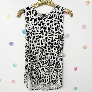 Geometric pattern tank top